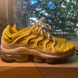 Nike vapormaxpro SIZE 10 yellow